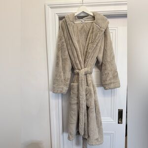 POTTERY BARN DOUBLE SIDED FAUX FUR ROBE DOVE XL RETAIL $149 PLUSH SOLD OUT